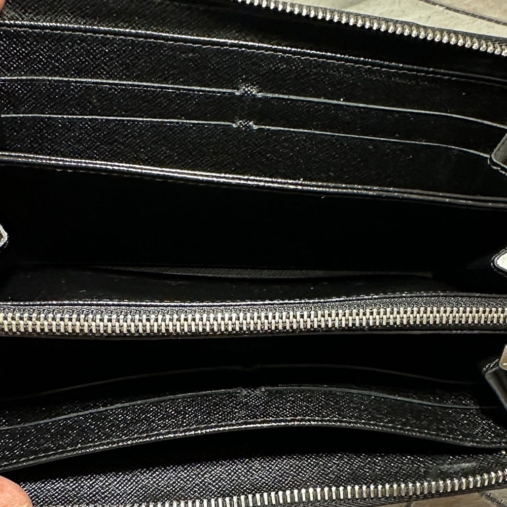 Louis Vuitton Epi Black zipper round wallet - Picture 9 of 15